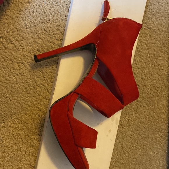 Fabulous red Steve Madden 5” heels - Picture 6 of 6